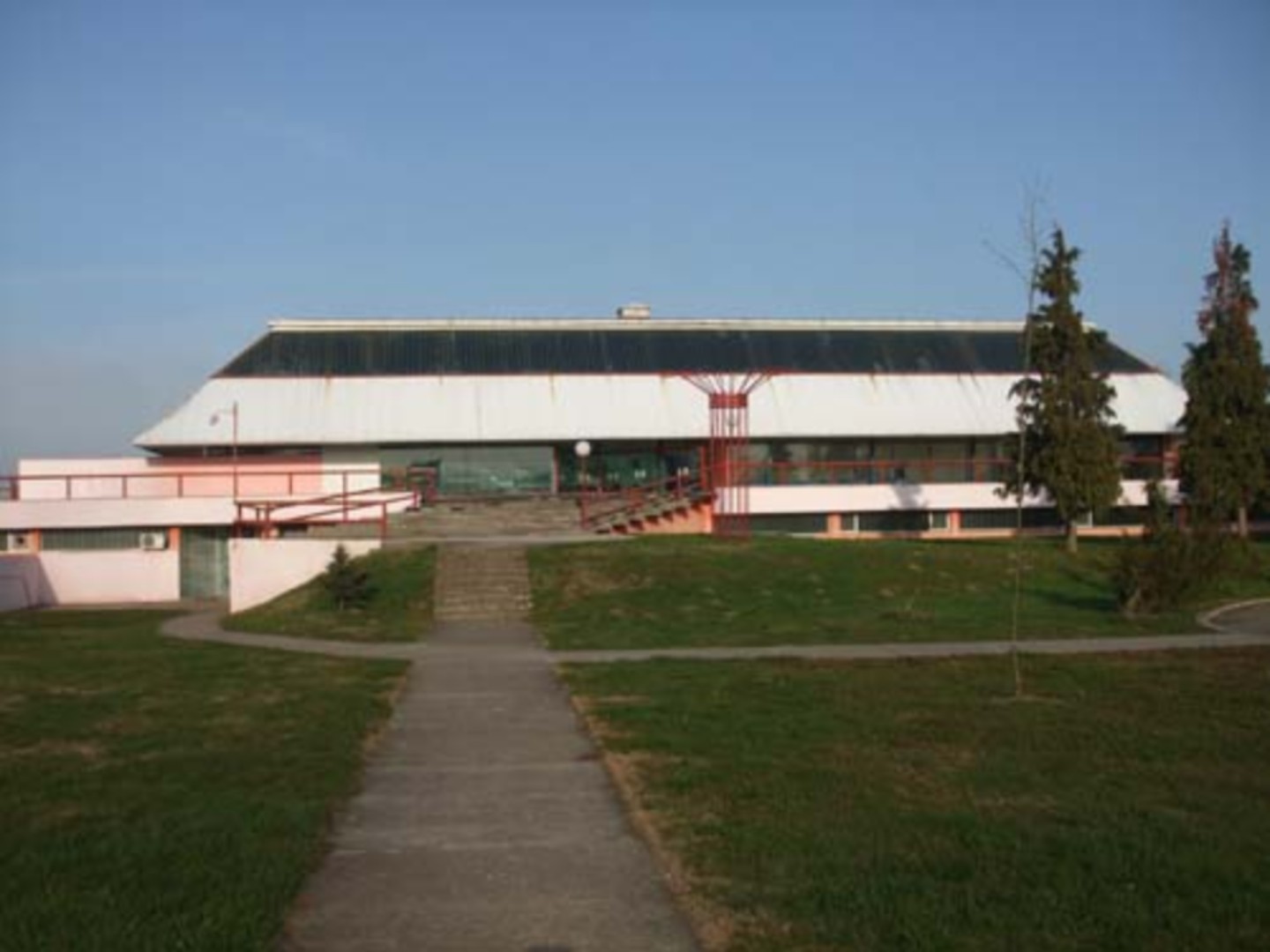 Екстериер на спортската сала, надворешен изглед