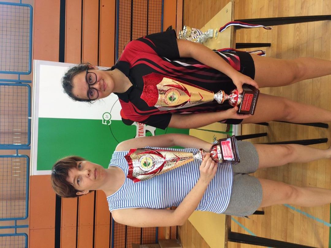 Martina in Anamarija s pokaloma