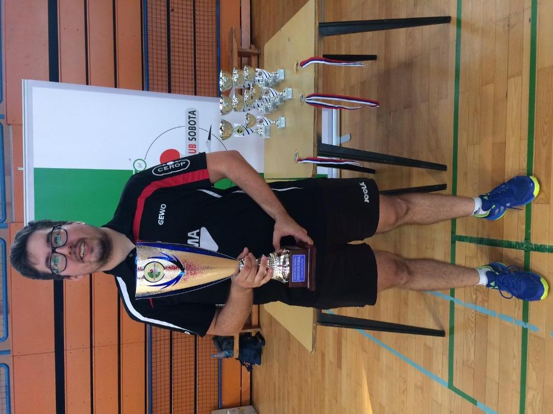 Tomaž Pelcar s pokalom